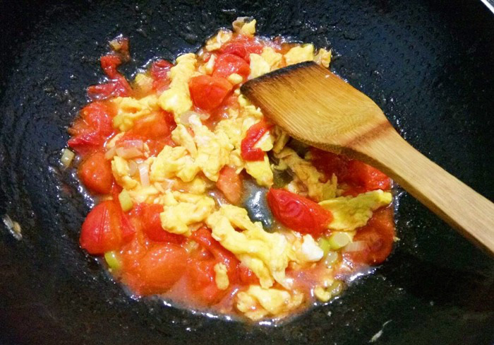 Bí mật để món trứng chưng cà chua thơm ngon, sánh quyện - Ảnh 3.